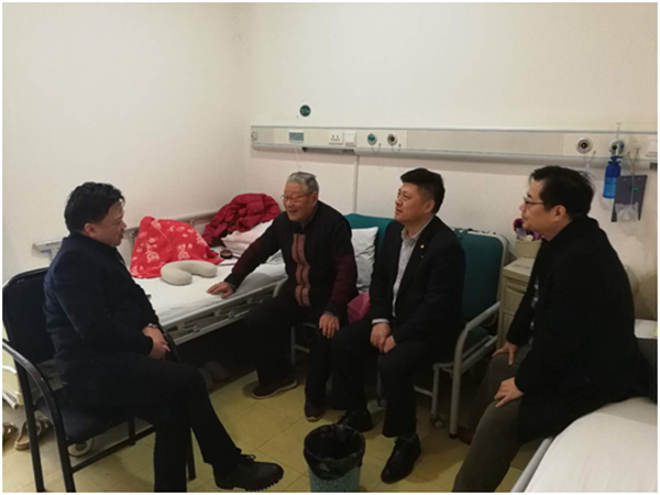 送祝福 迎新春 話發(fā)展——公司領(lǐng)導(dǎo)走訪慰問離退休老干部