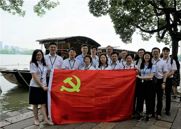 讓初心和使命引領(lǐng)奮斗征程 ——公司融入中心開展“不忘初心、牢記使命”主題教育