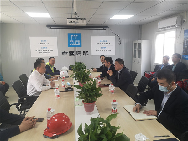 袁仁軍董事長(zhǎng)一行赴公司總部大樓項(xiàng)目基地調(diào)研