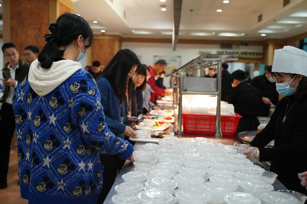 猜燈謎，包湯圓，畫團扇，公司工會帶你鬧元宵！