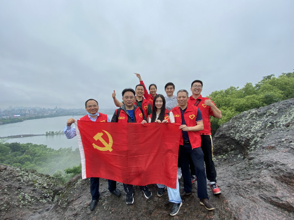 獻(xiàn)禮建黨百年|  黨委工作部黨支部開展“公益志愿行，黨史學(xué)習(xí)濃”主題黨日活動