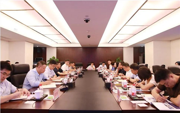 愛康集團(tuán)董事長鄒承慧一行到訪我司