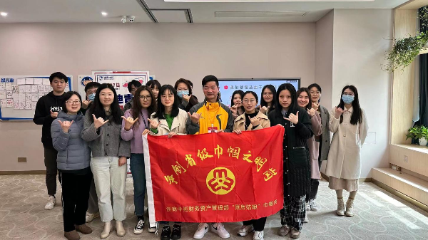 情暖三月學(xué)雷鋒 “賬房姑娘”獻(xiàn)熱血