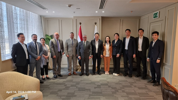 公司黨委書記、董事長(zhǎng)袁仁軍赴埃及考察調(diào)研當(dāng)?shù)禺a(chǎn)業(yè)情況并推進(jìn)業(yè)務(wù)合作