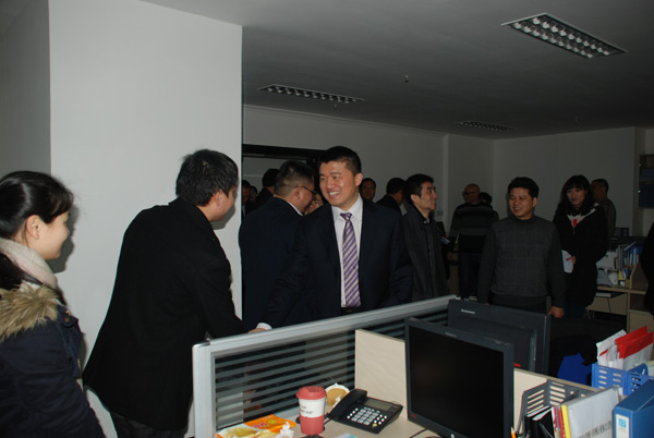 公司領(lǐng)導(dǎo)集體走訪慰問在長員工