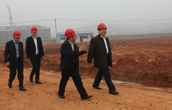 浙江物產(chǎn)集團(tuán)胡江潮董事長視察慰問我司