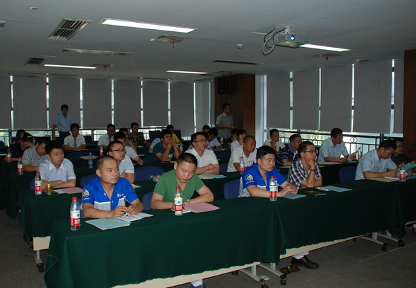 公司舉行最新道路交通安全知識培訓