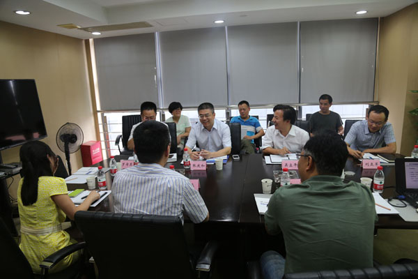 芙蓉區(qū)副區(qū)長(zhǎng)張慶和一行蒞臨我司走訪調(diào)研