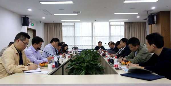 湖南省公安廳經(jīng)濟(jì)犯罪偵查總隊總隊長張慧一行到訪我司