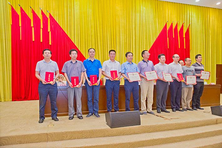 公司榮獲湖南省國資委系統(tǒng)先進(jìn)基層黨組織、優(yōu)秀共產(chǎn)黨員和優(yōu)秀黨務(wù)工作者榮譽(yù)稱號(hào)