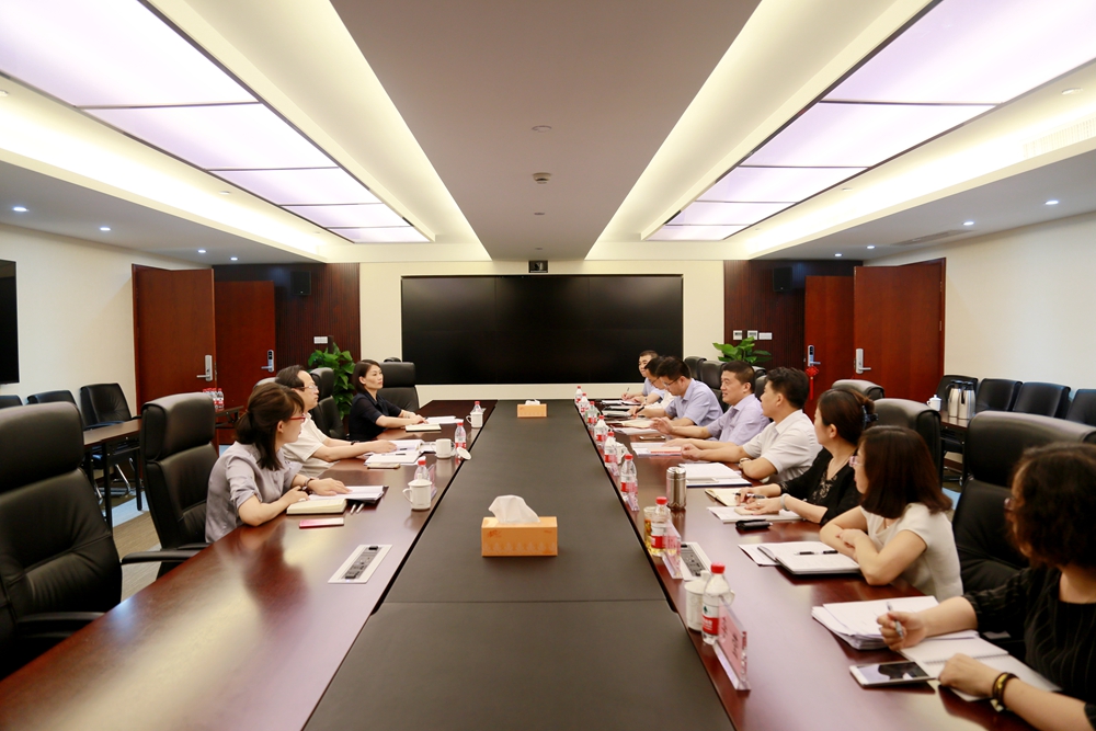 集團公司黨委副書記黃偉建一行到浙商中拓調研指導